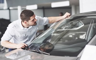 Zdejmowanie folii z samochodu – jak przebiega ten proces?